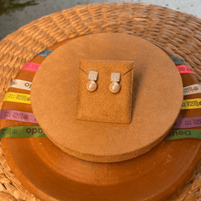 Brinco Quadrado Luza  Cravejado de Zircônias com Pérola Pendente em Prata 925