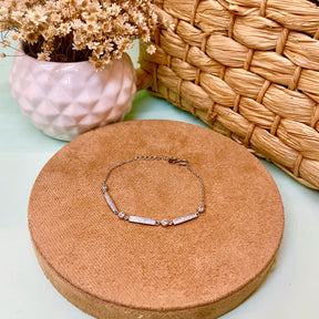 Pulseira com Três Linhas Cravejadas de Zircônia e Pontos de Luz em Prata 925