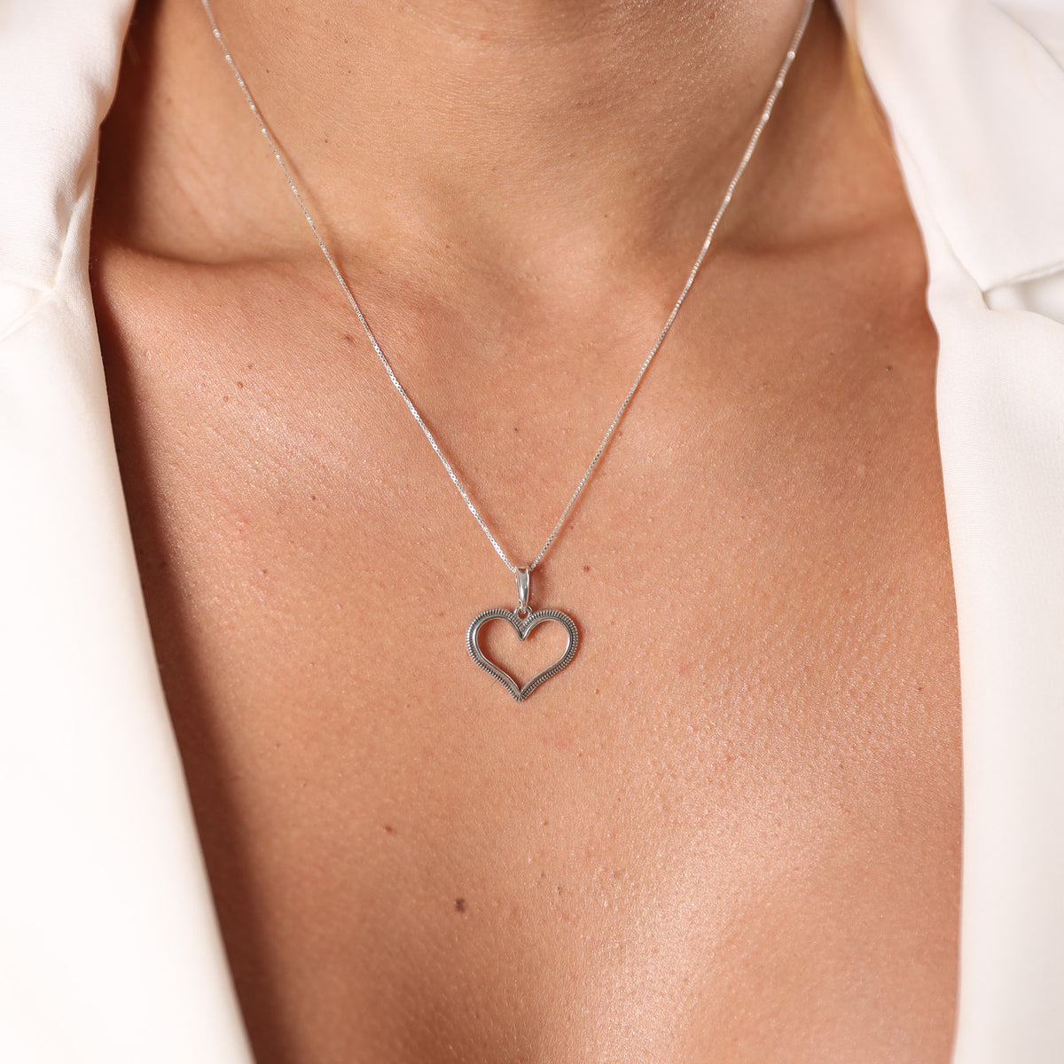 Pingente de Coração Vazado Luza em Prata 925 Envelhecida