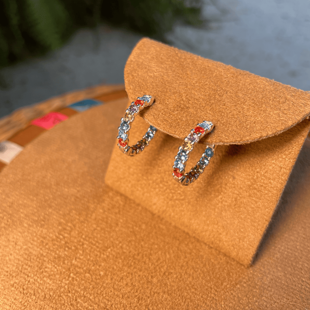 Brinco Argola Luza Média com Zircônias Colors Externas e Internas em Prata 925