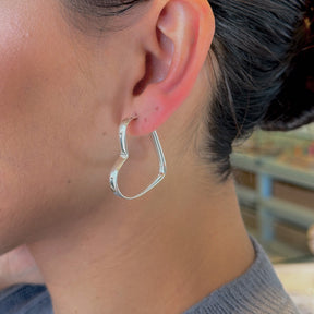 Brinco de Coração  Luza Grande e Liso com Fecho Tubo em Prata 925