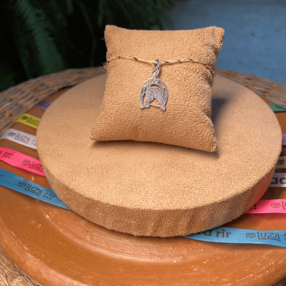 PINGENTE LUZA DE FERRADURA COM CAVALO EM PRATA 925