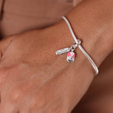 Berloque Luza Skateboard Girl + Boné em Prata 925