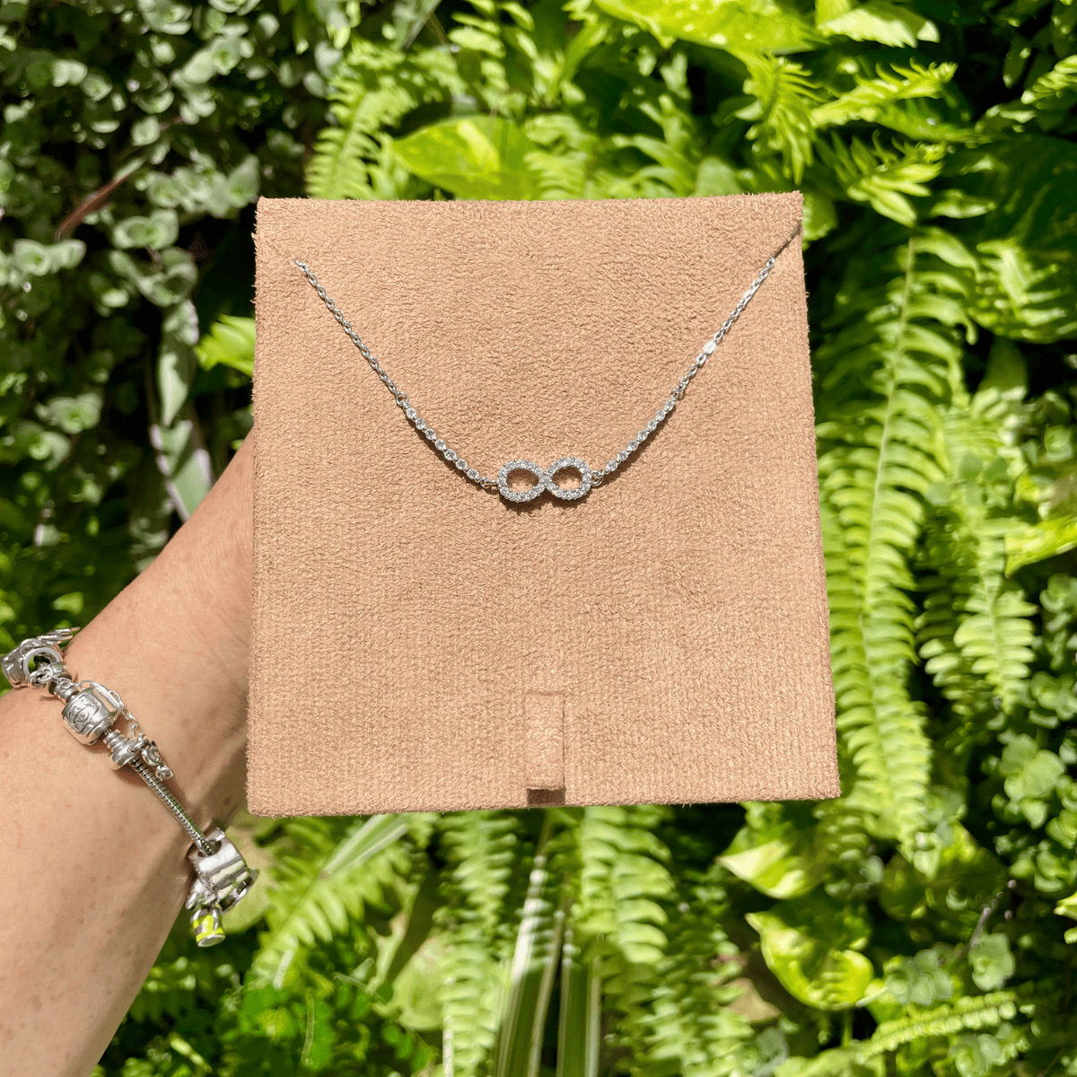 Pulseira de Infinito Cravejado de Zircônia em Prata 925