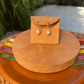 Brinco de Meia Argola Luza com Mão de Fátima Pendente em Prata 925