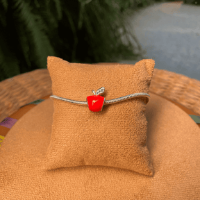 Berloque Maça Vermelha Esmaltada Luza em Prata 925