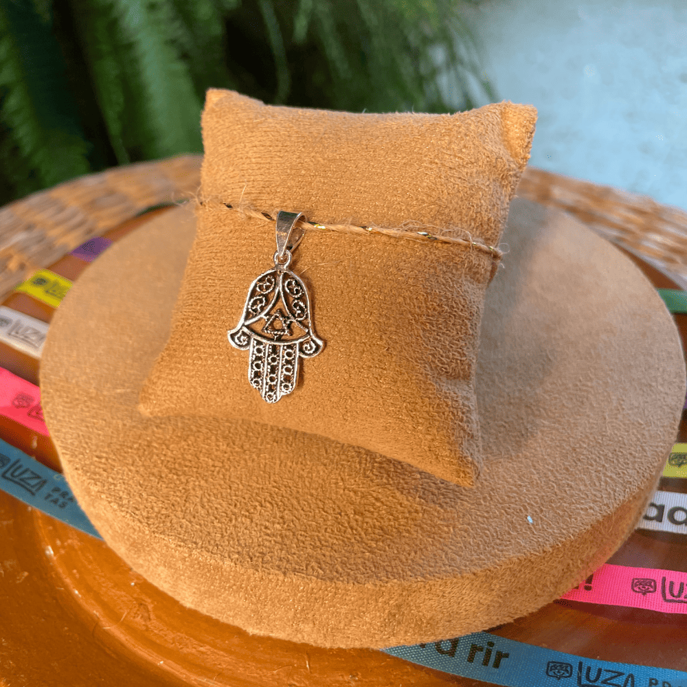 Pingente Luza de Mão de Fátima Vazado em Prata 925 Envelhecida