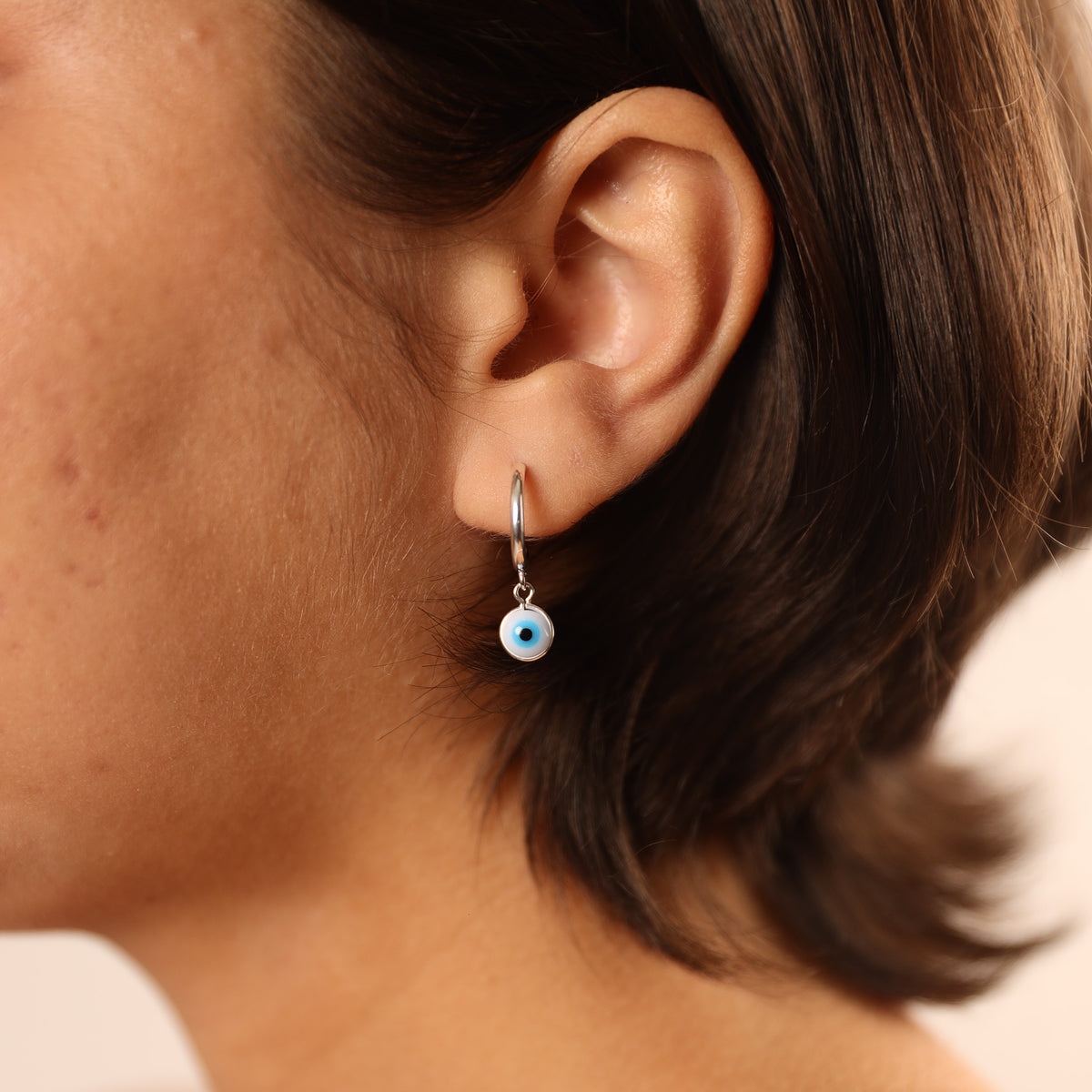 Brinco de Meia Argola Luza com Olho Grego Pendente em Prata 925