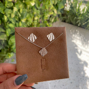 Conjunto Orgânico Luza Quadrado Diamantado em Prata 925