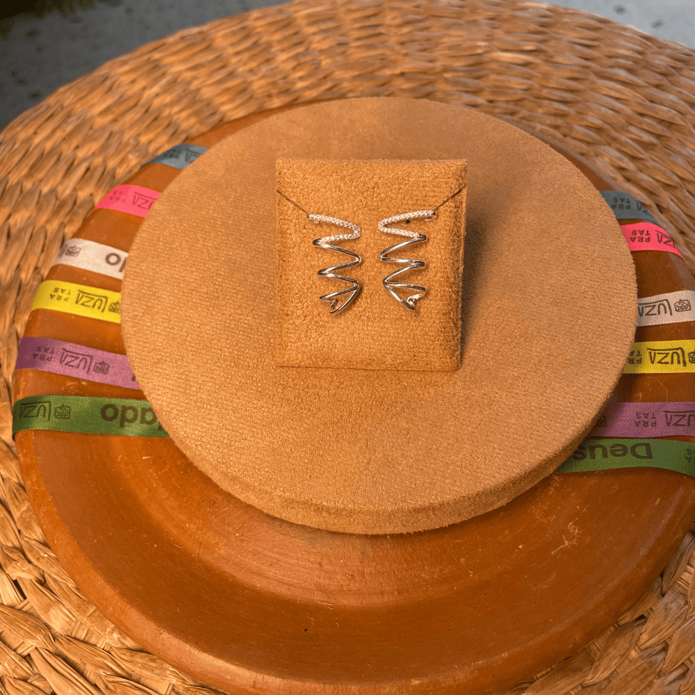 Brinco Luza Ear Hook de Linhas com Zircônias em Prata 925