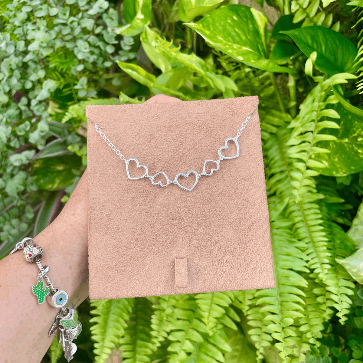 Pulseira com 5 Corações Vazado e Lisos em Prata 925