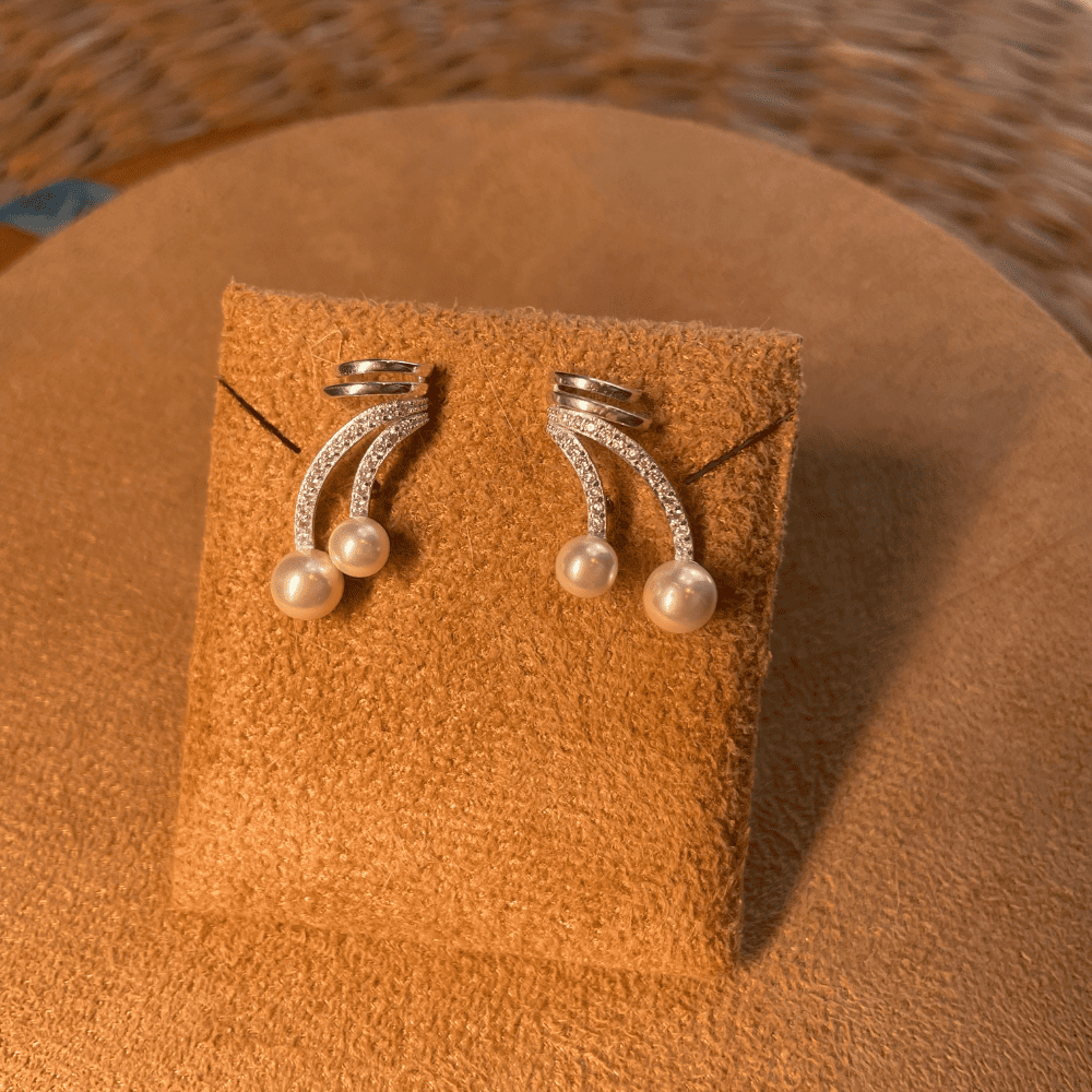 Brinco Ear Cuff Luza com 2 Linhas de Zircônias e Pérolas em Prata 925