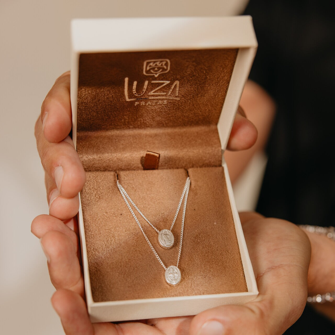 ESCAPULÁRIO LUZA TAM P BOLEADO MEDALHA DE SÃO BENTO EM PRATA 925