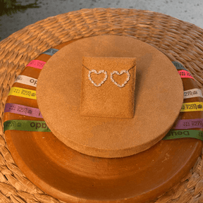 BRINCO DE CORAÇÃO LUZA DE PEDRARIA VAZADO EM PRATA 925