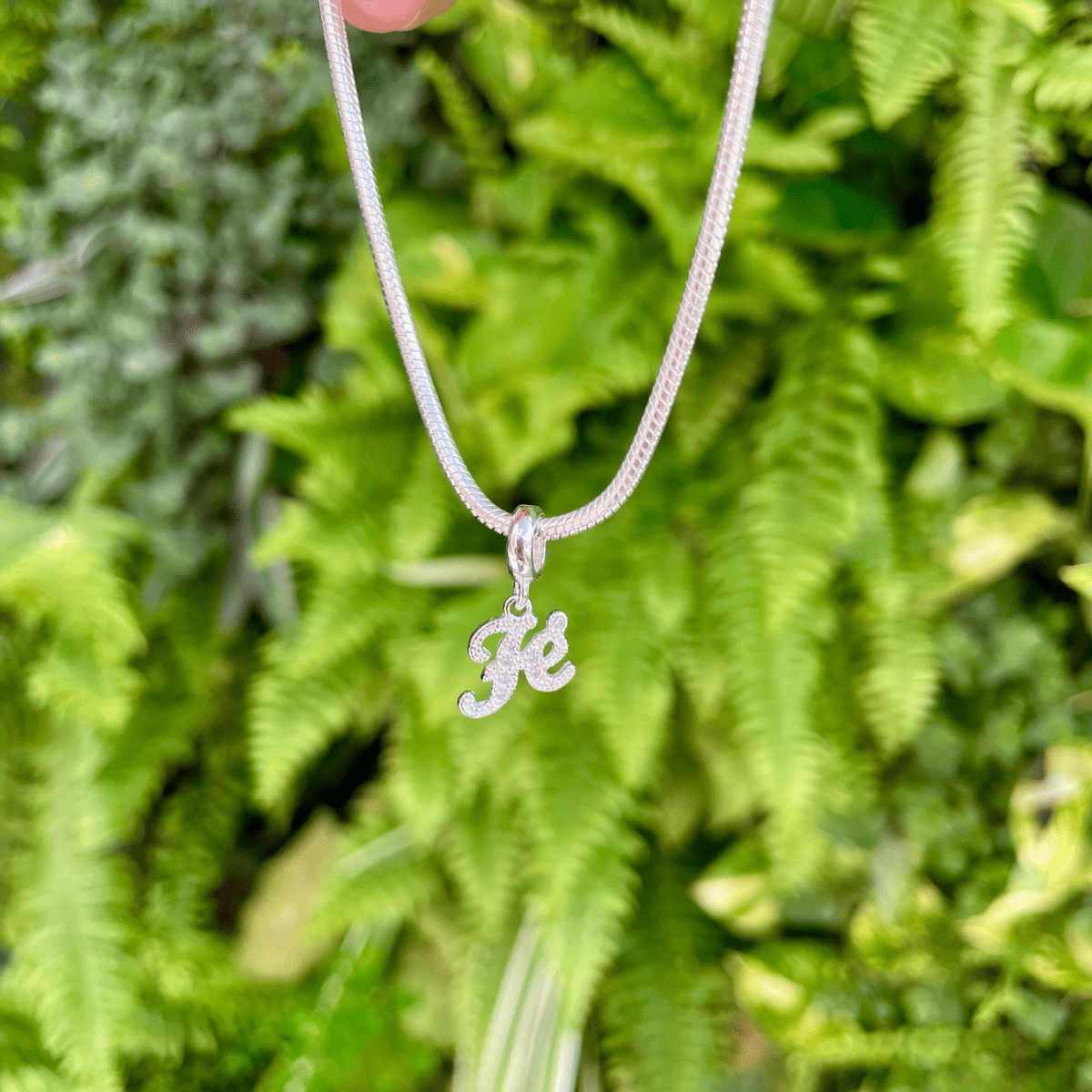 Berloque "FÈ" Luza com Detalhes de Ponto de luz em Prata 925