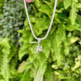 Berloque "FÈ" Luza com Detalhes de Ponto de luz em Prata 925