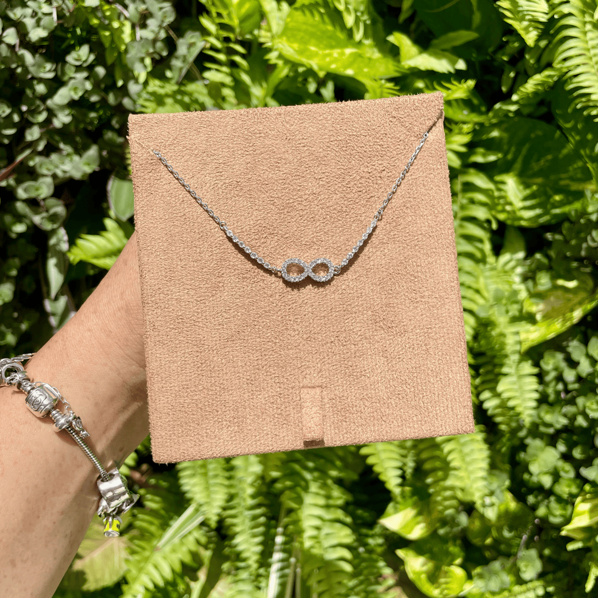 Pulseira de Infinito Cravejado de Zircônia em Prata 925
