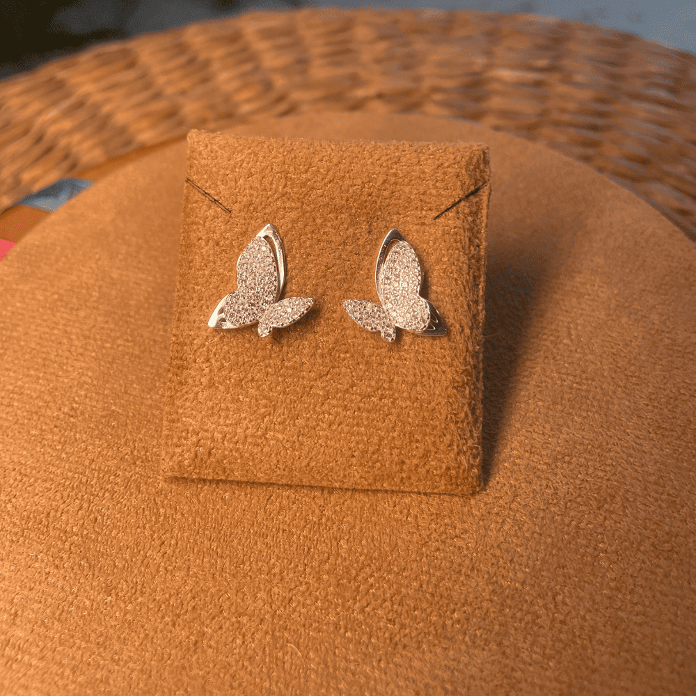 BRINCO BORBOLETA LUZA CRAVEJADA COM DETALHE DE LISO EM PRATA 925