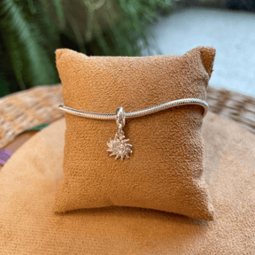 Berloque Sol Luza com Detalhes Zirconia em Prata 925