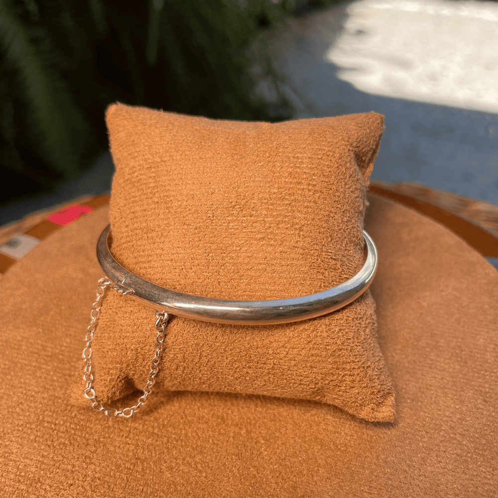 Bracelete de Aro Luza Médio, Liso e com Fecho Pega Ladrão em Prata 925