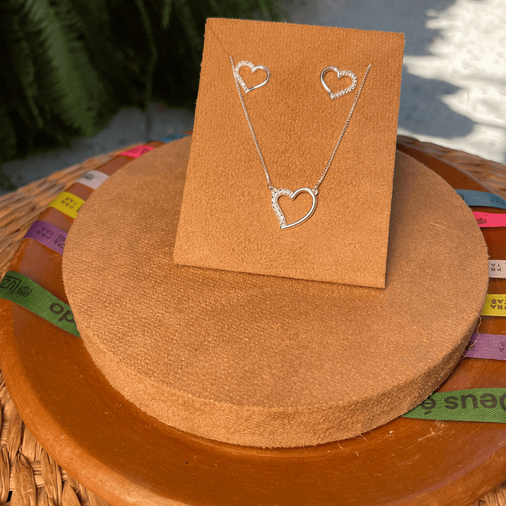 Conjunto de Coração Luza Vazado com Metade Lisa Metade com Zirconia em Prata 925