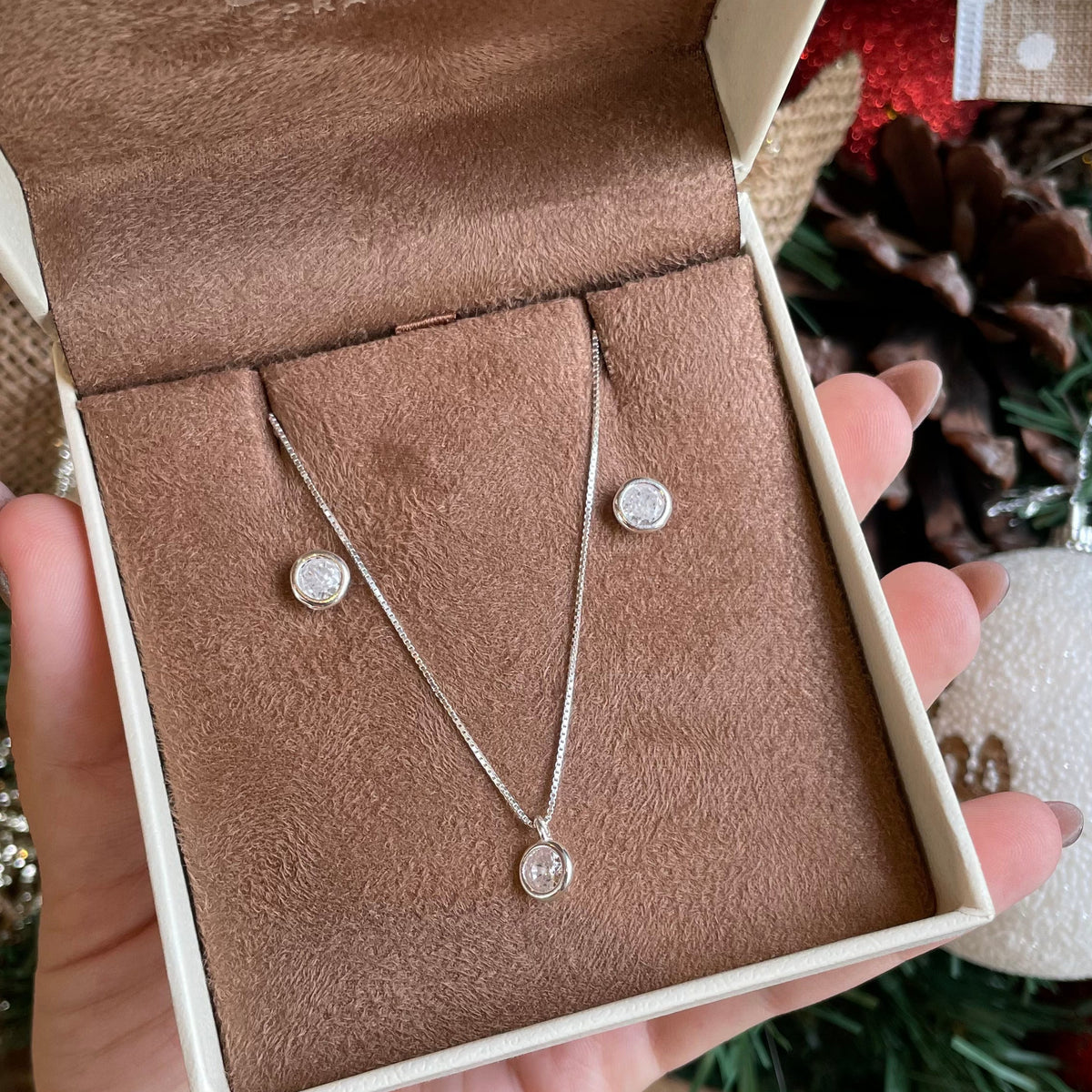 Conjunto Luza Ponto de Luz Redondo na Cor Cristal em Prata 925