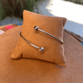 Bracelete Aberto Luza com Duas Esferas Lisas em Prata 925