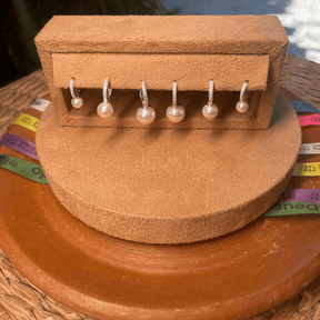 Brinco Trio Luza de Argolas Cravejadas com Pérola Pendente em Prata 925