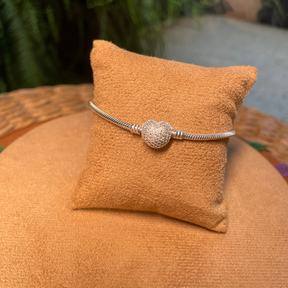 PULSEIRA DA VIDA LUZA COM FECHO DE CORAÇÃO MENOR CRAVEJADO DE UM LADO E OUTRO LADO FECHO LISO EM PRATA 925