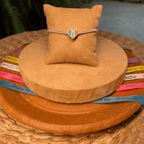 BERLOQUE DE CORAÇÃO LUZA EM 3D COM CORES DO ARCO-ÍRIS EM PRATA 925