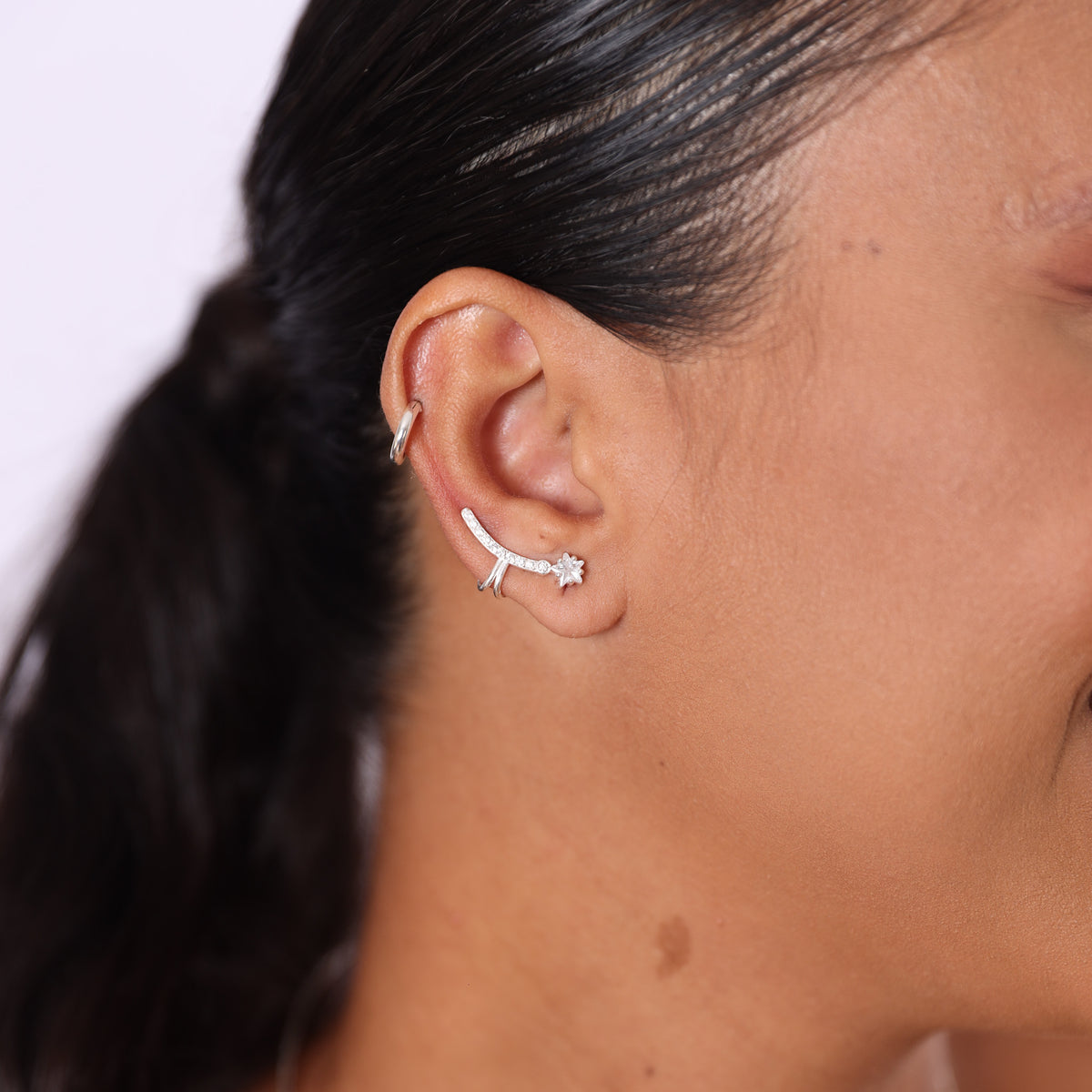 Brinco Ear Cuff com Ponto de Luz Estrela e Zircônias em Prata 925