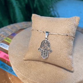 Pingente Luza de Mão de Fátima Vazado em Prata 925 Envelhecida