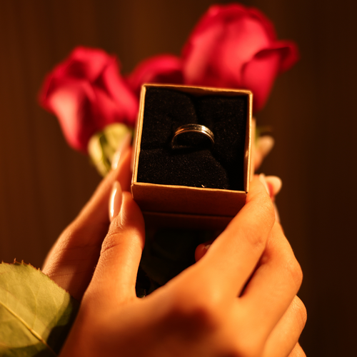 Aliança Luza com Linha Dourada em Prata 925