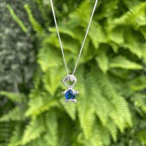 Pingente de Menino com Pedra Azul Luza em Prata 925