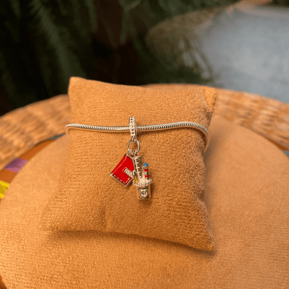 Berloque com 2 Pingentes Luza: Fichario e Pote de Itens em Prata 925