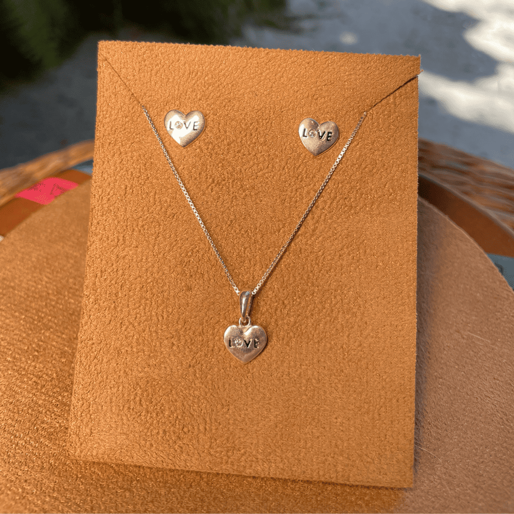 Conjunto Coração "Love" Luza  com Ponto de Luz em Prata 925