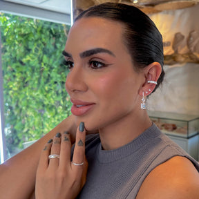 Meia Argola com Pontos de Luz Geométricos Pendentes em Prata 925