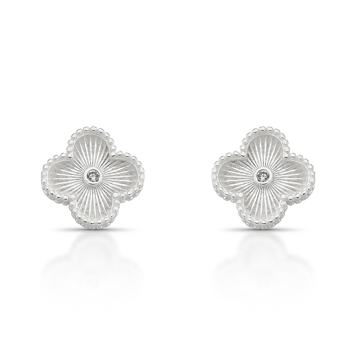 BRINCO TREVO EM 3D COM PONTO DE LUZ LUZA EM ZIRCÔNIA EM PRATA 925