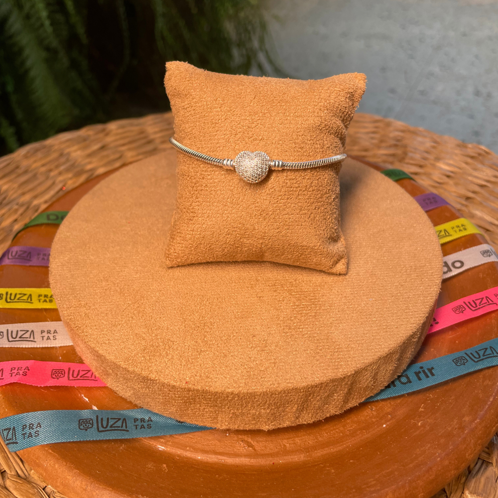 PULSEIRA DA VIDA LUZA COM FECHO DE CORAÇÃO MENOR CRAVEJADO DE UM LADO E OUTRO LADO FECHO LISO EM PRATA 925