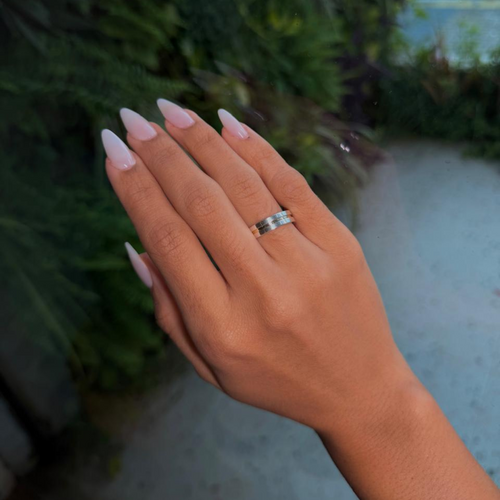 Aliança Luza com Linha Dourada em Prata 925