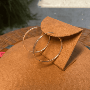 Brinco Argola Luza Grande de Tubinho Diamantada em Prata 925