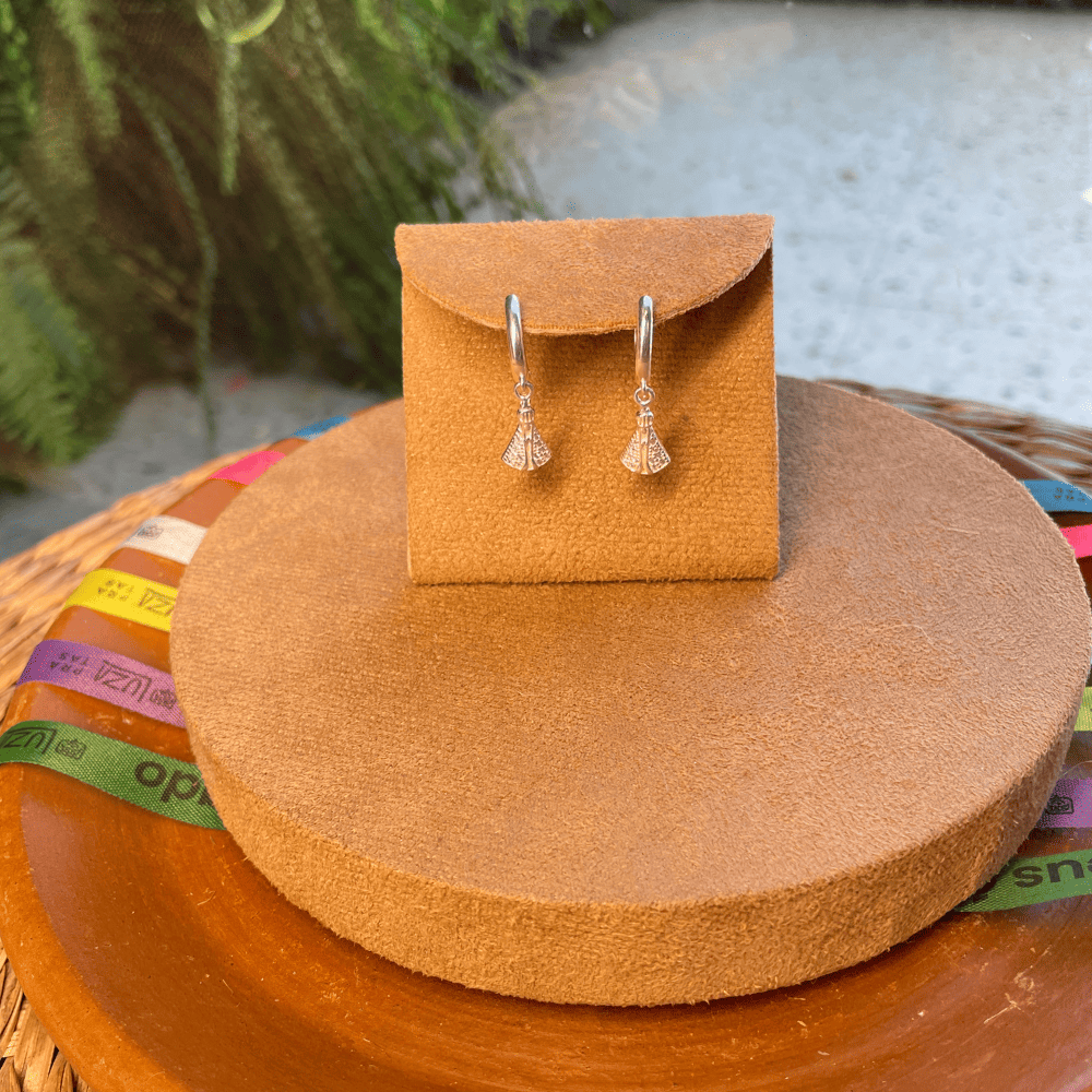 Brinco de Argola Luza Cravejada com Nossa Senhora Aparecida em Prata 925