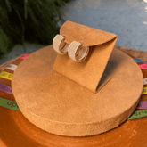 Brinco de Argola Vazada Luza com Zircônias Laterais em Prata 925