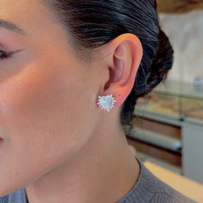 Brinco de Coração Liso Rodeado de Zircônias em Prata 925