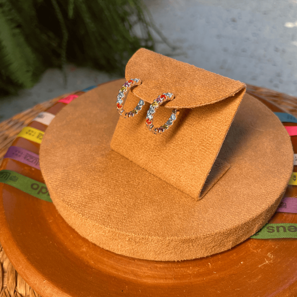 Brinco Argola Luza Média com Zircônias Colors Externas e Internas em Prata 925